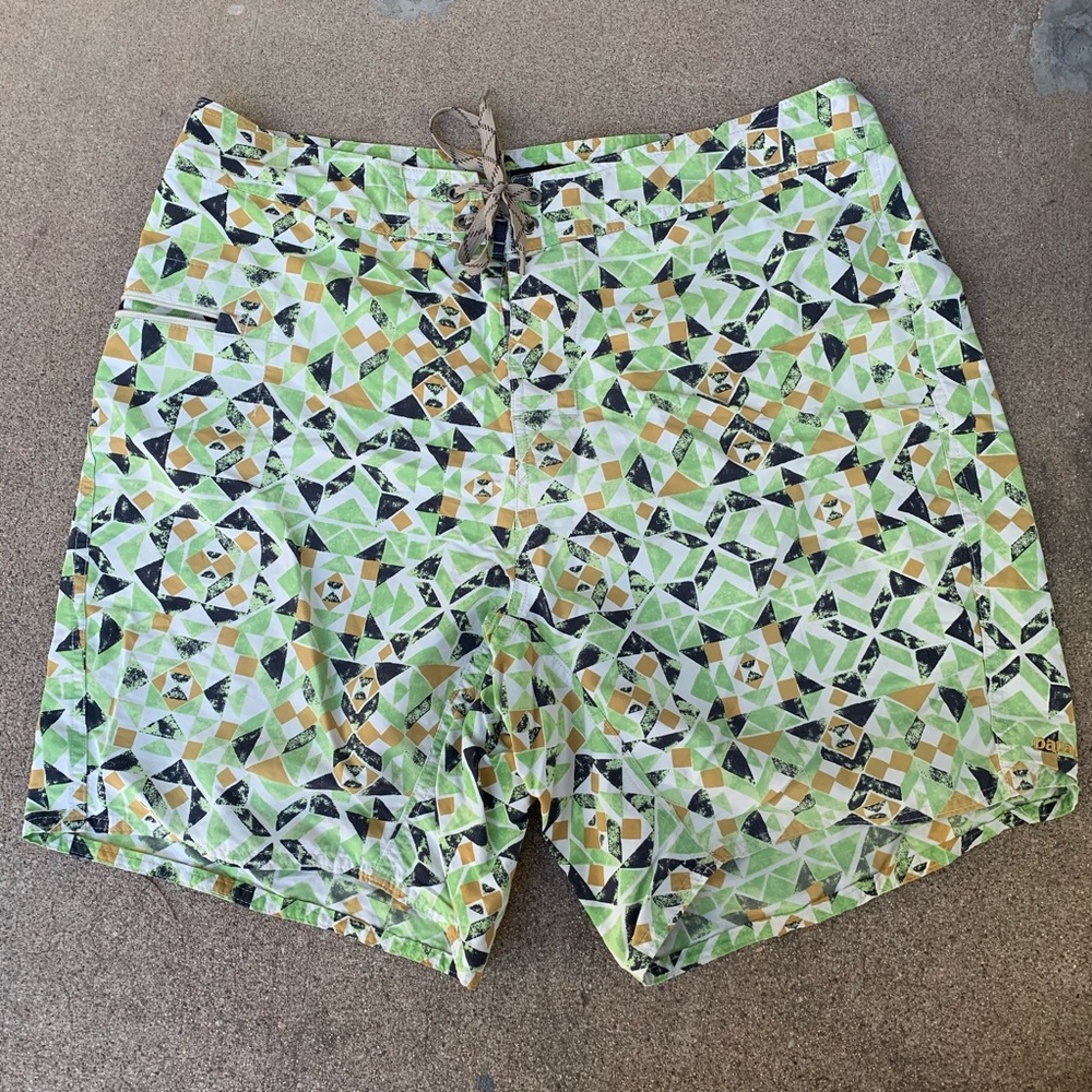 PATAGONIA // Men’s Board Shorts - Size 34